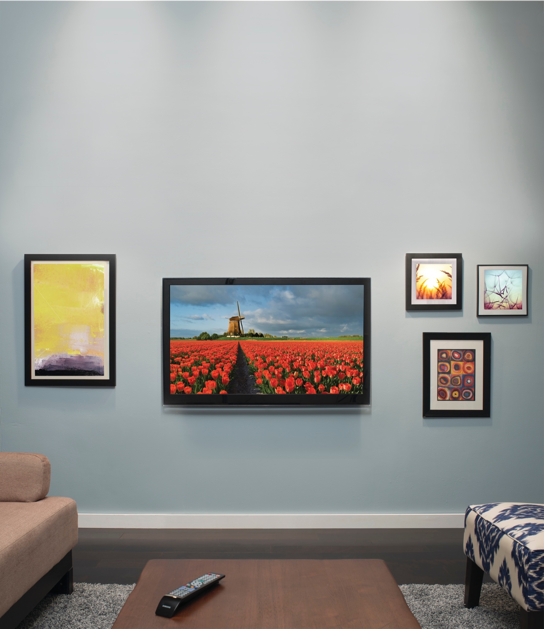 How to Create a Gallery Wall Around a TV