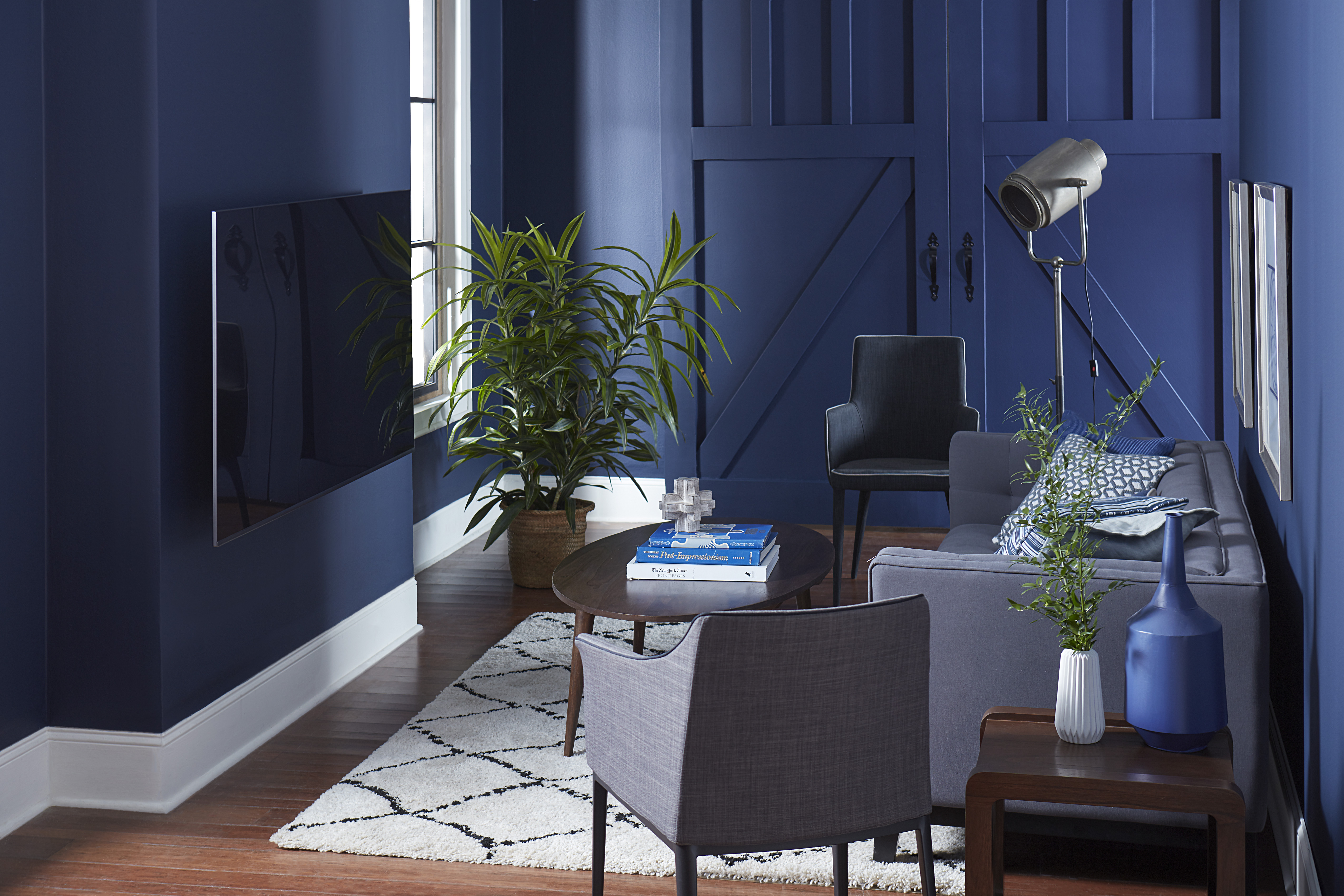 Proof That Dark Wall Colors Can Work in Small Spaces