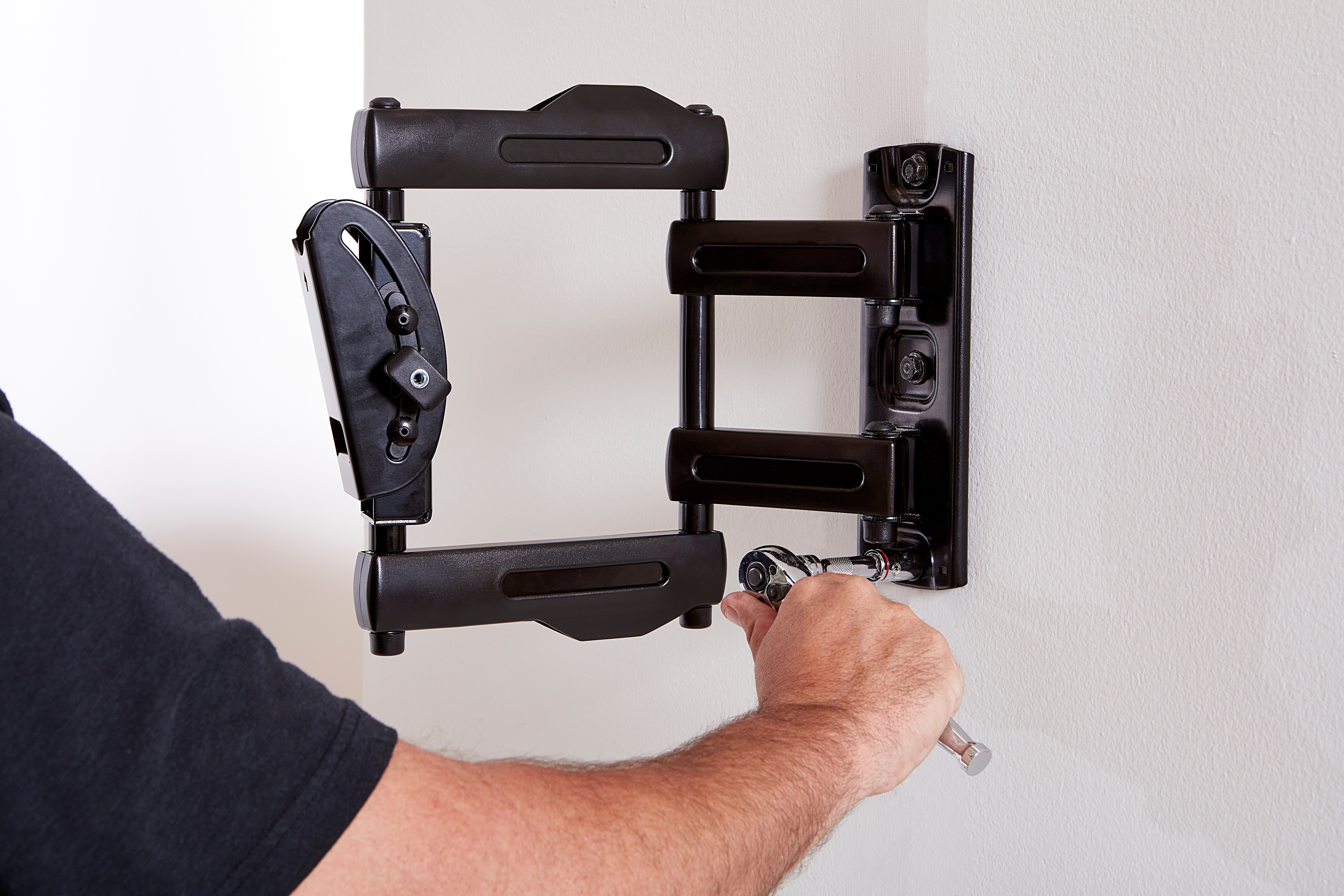 installing a SANUS TV mount